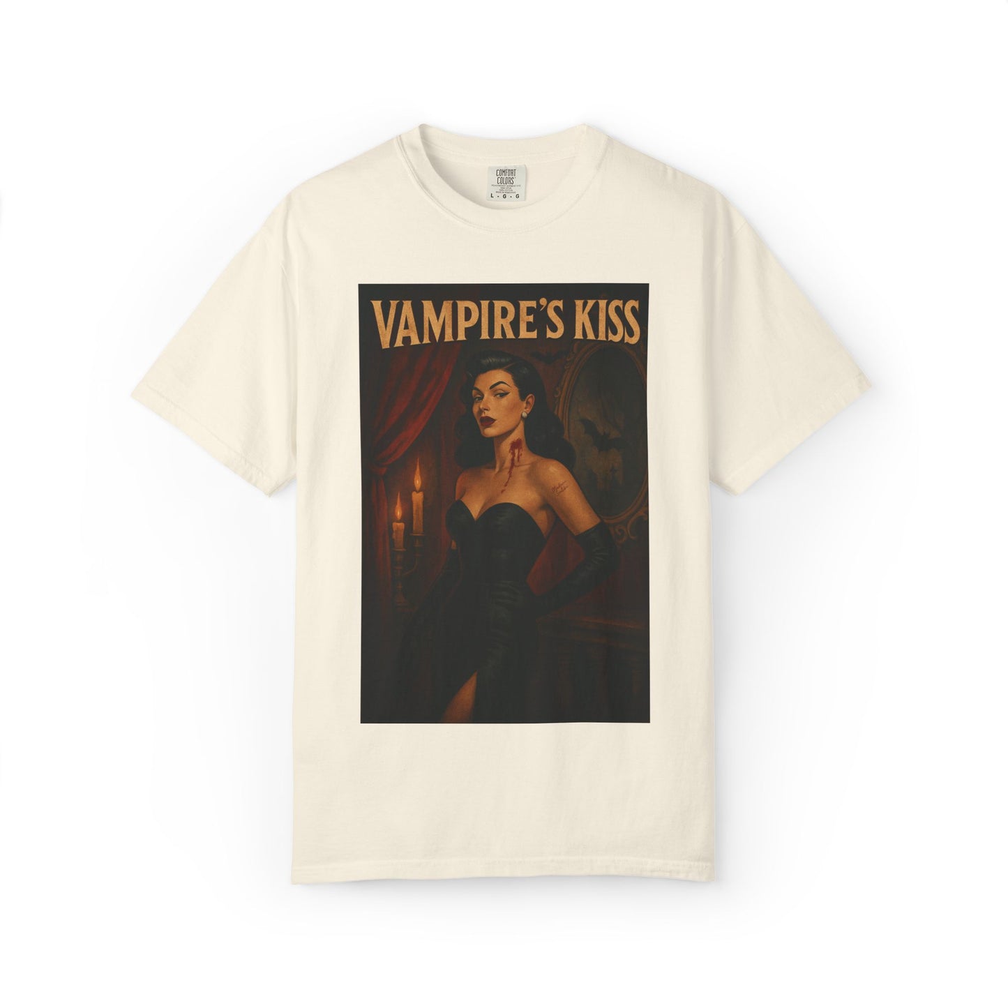 Vampire’s Kiss Halloween Unisex T-Shirt – Retro Vintage Vampire Graphic Tee, Spooky Horror Unisex Top, Gothic Scary Season Shirt - Madame Soulière
