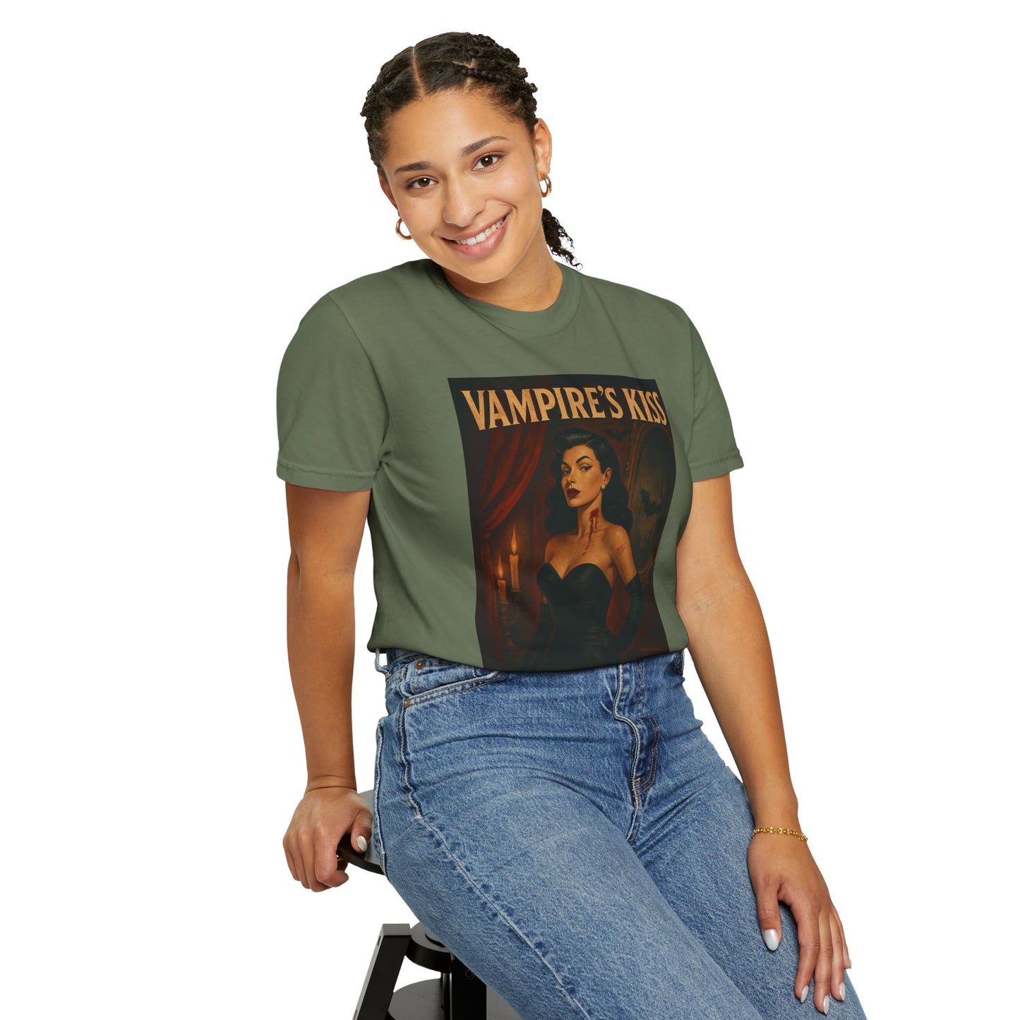 Vampire’s Kiss Halloween Unisex T-Shirt – Retro Vintage Vampire Graphic Tee, Spooky Horror Unisex Top, Gothic Scary Season Shirt - Madame Soulière