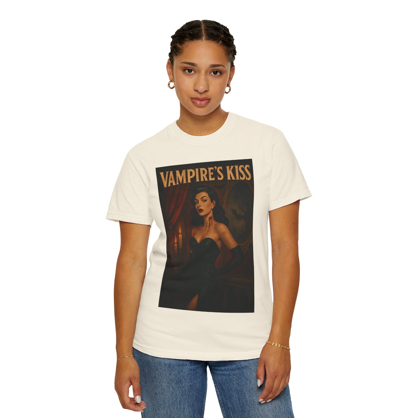 Vampire’s Kiss Halloween Unisex T-Shirt – Retro Vintage Vampire Graphic Tee, Spooky Horror Unisex Top, Gothic Scary Season Shirt - Madame Soulière