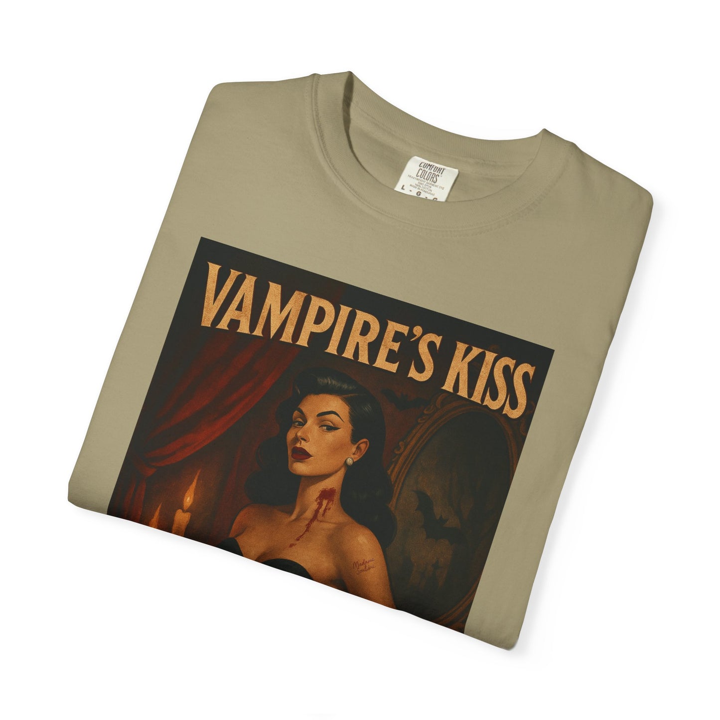 Vampire’s Kiss Halloween Unisex T-Shirt – Retro Vintage Vampire Graphic Tee, Spooky Horror Unisex Top, Gothic Scary Season Shirt - Madame Soulière