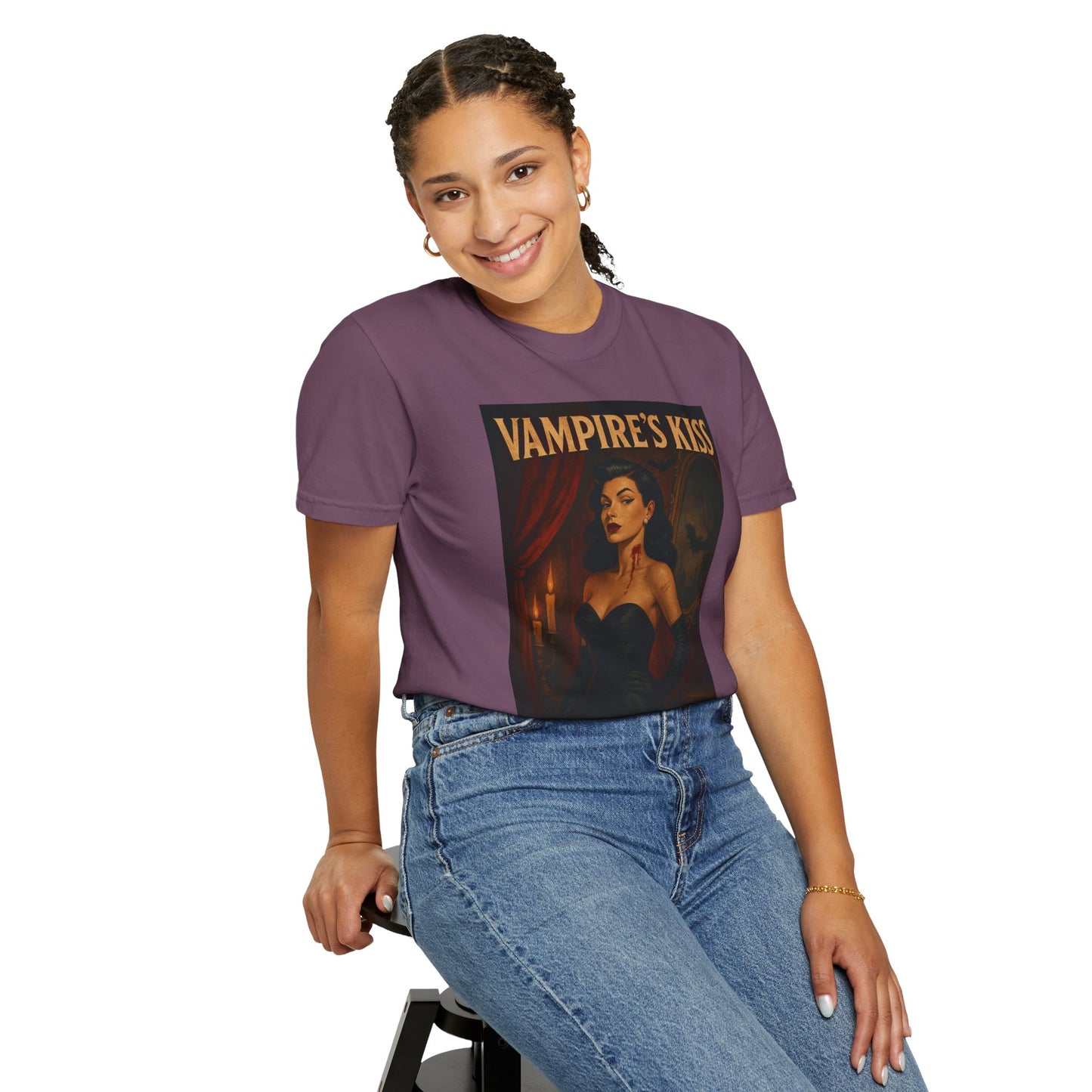 Vampire’s Kiss Halloween Unisex T-Shirt – Retro Vintage Vampire Graphic Tee, Spooky Horror Unisex Top, Gothic Scary Season Shirt - Madame Soulière