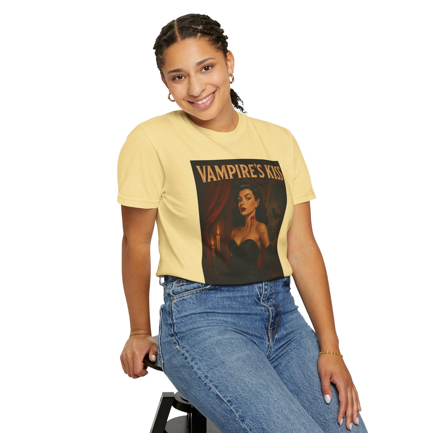 Vampire’s Kiss Halloween Unisex T-Shirt – Retro Vintage Vampire Graphic Tee, Spooky Horror Unisex Top, Gothic Scary Season Shirt - Madame Soulière