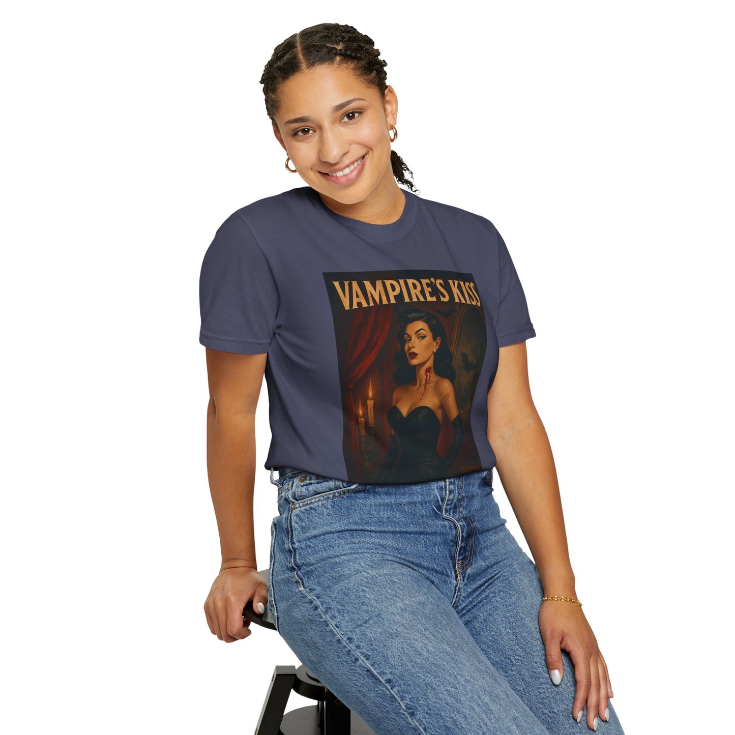 Vampire’s Kiss Halloween Unisex T-Shirt – Retro Vintage Vampire Graphic Tee, Spooky Horror Unisex Top, Gothic Scary Season Shirt - Madame Soulière
