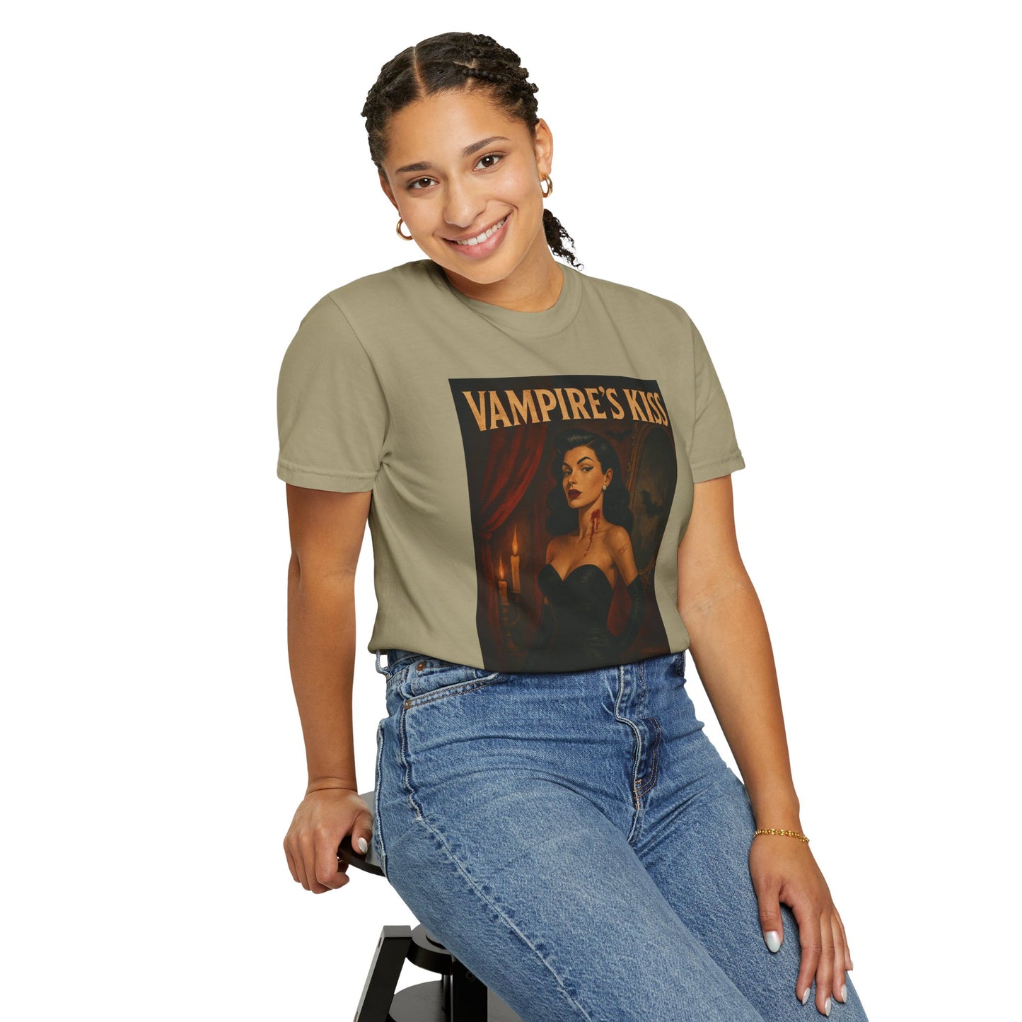 Vampire’s Kiss Halloween Unisex T-Shirt – Retro Vintage Vampire Graphic Tee, Spooky Horror Unisex Top, Gothic Scary Season Shirt - Madame Soulière