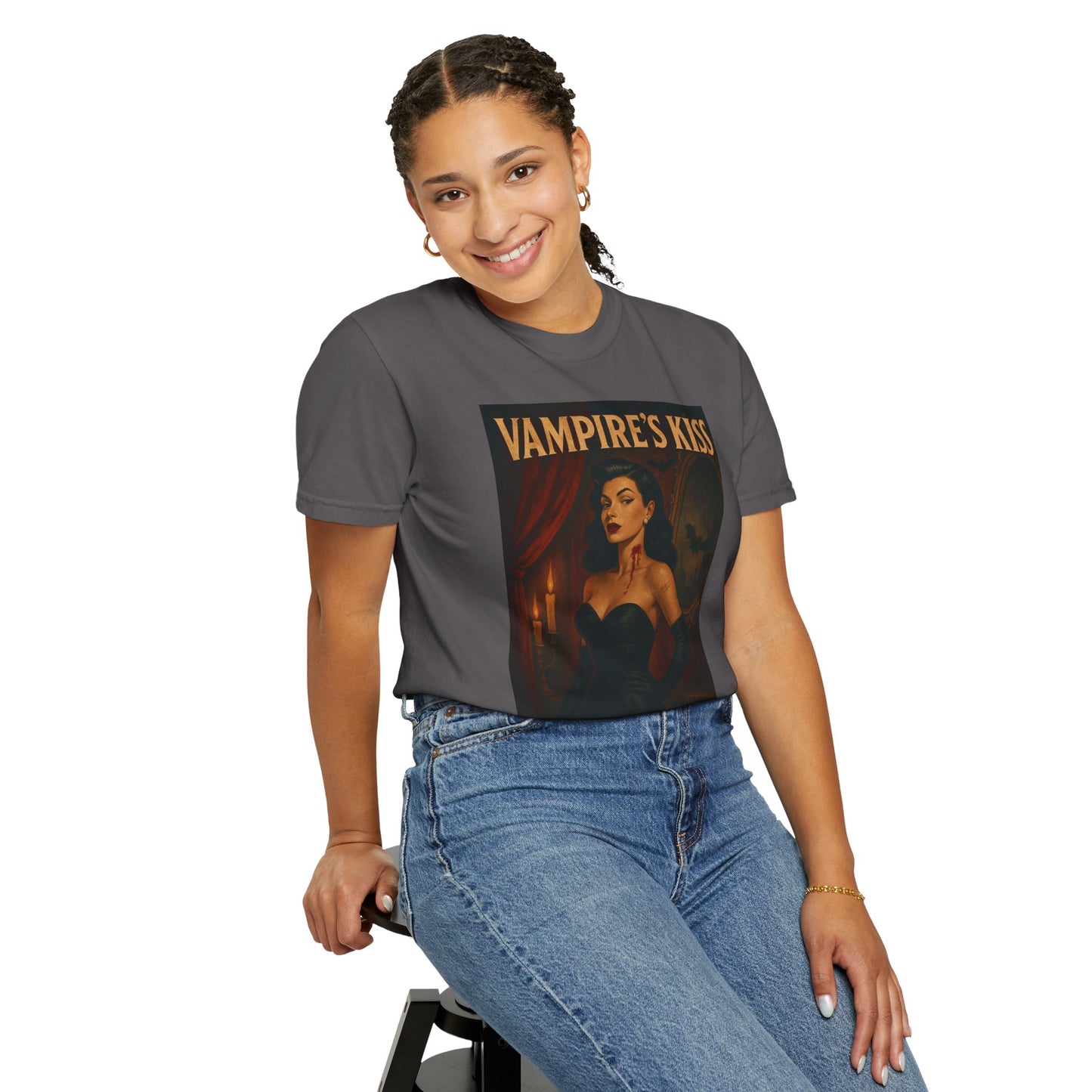 Vampire’s Kiss Halloween Unisex T-Shirt – Retro Vintage Vampire Graphic Tee, Spooky Horror Unisex Top, Gothic Scary Season Shirt - Madame Soulière