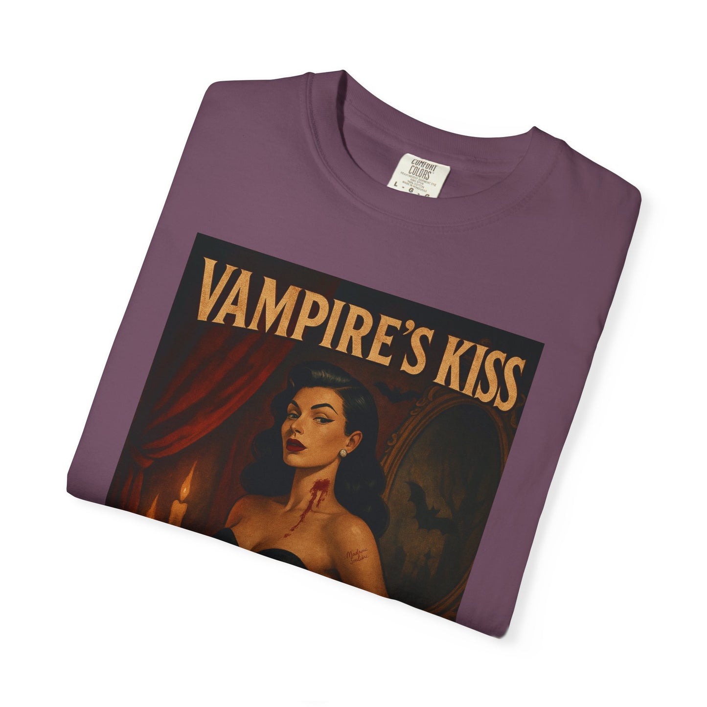 Vampire’s Kiss Halloween Unisex T-Shirt – Retro Vintage Vampire Graphic Tee, Spooky Horror Unisex Top, Gothic Scary Season Shirt - Madame Soulière