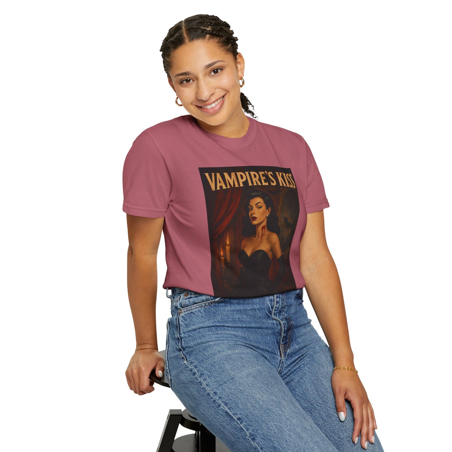 Vampire’s Kiss Halloween Unisex T-Shirt – Retro Vintage Vampire Graphic Tee, Spooky Horror Unisex Top, Gothic Scary Season Shirt - Madame Soulière