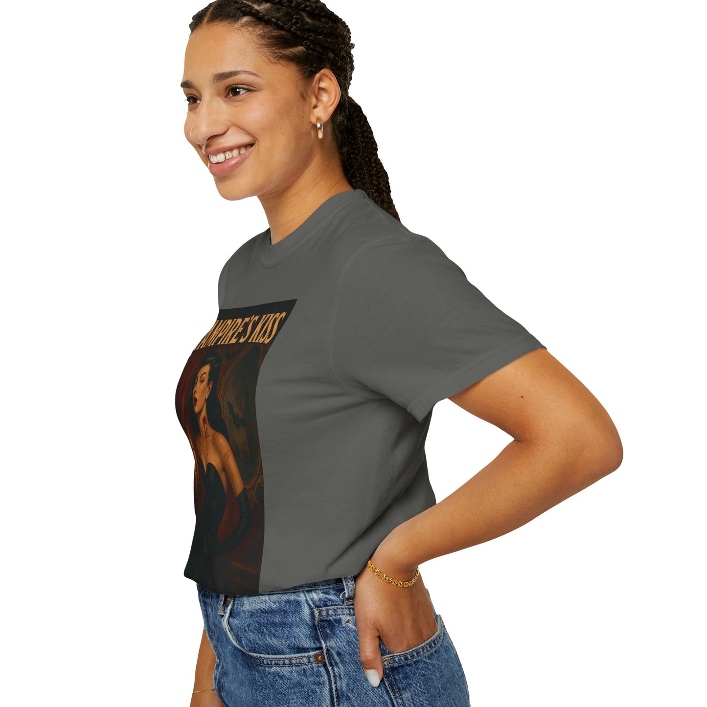 Vampire’s Kiss Halloween Unisex T-Shirt – Retro Vintage Vampire Graphic Tee, Spooky Horror Unisex Top, Gothic Scary Season Shirt - Madame Soulière
