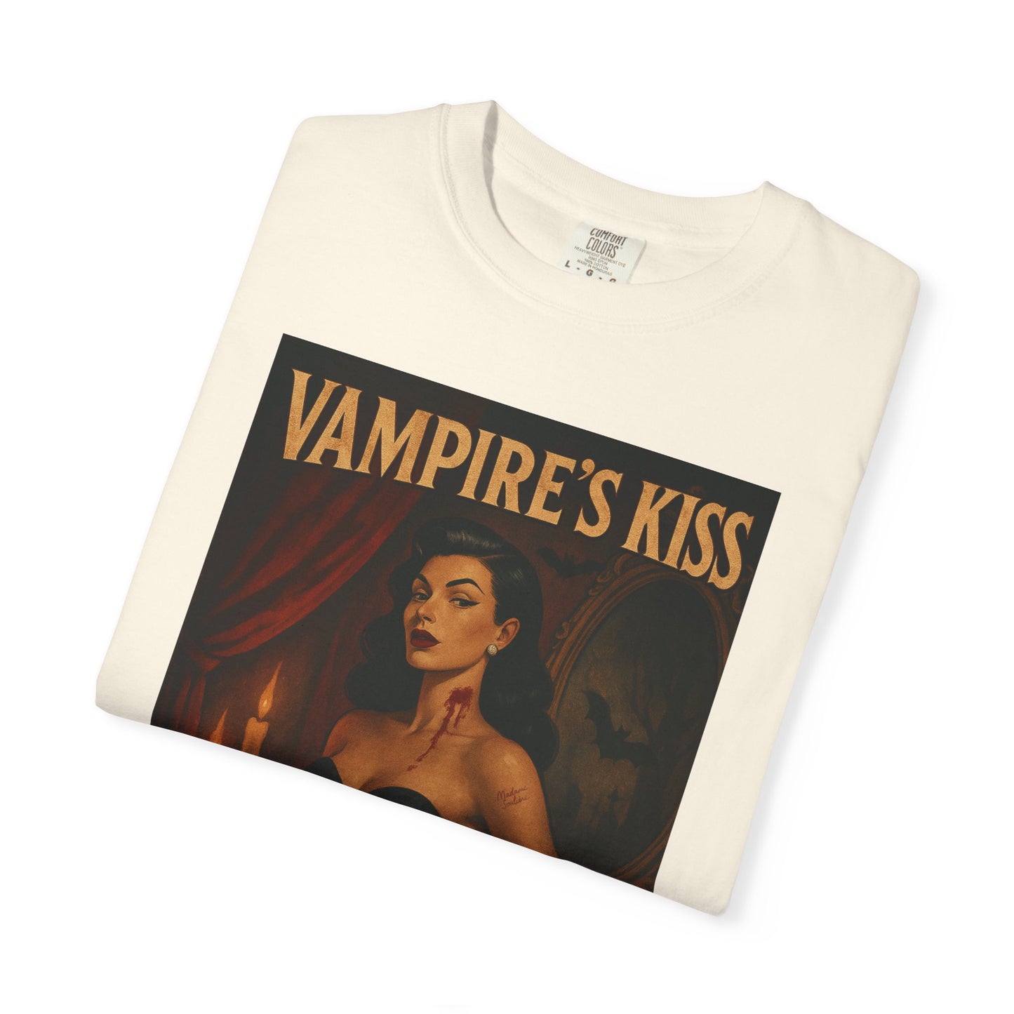 Vampire’s Kiss Halloween Unisex T-Shirt – Retro Vintage Vampire Graphic Tee, Spooky Horror Unisex Top, Gothic Scary Season Shirt - Madame Soulière