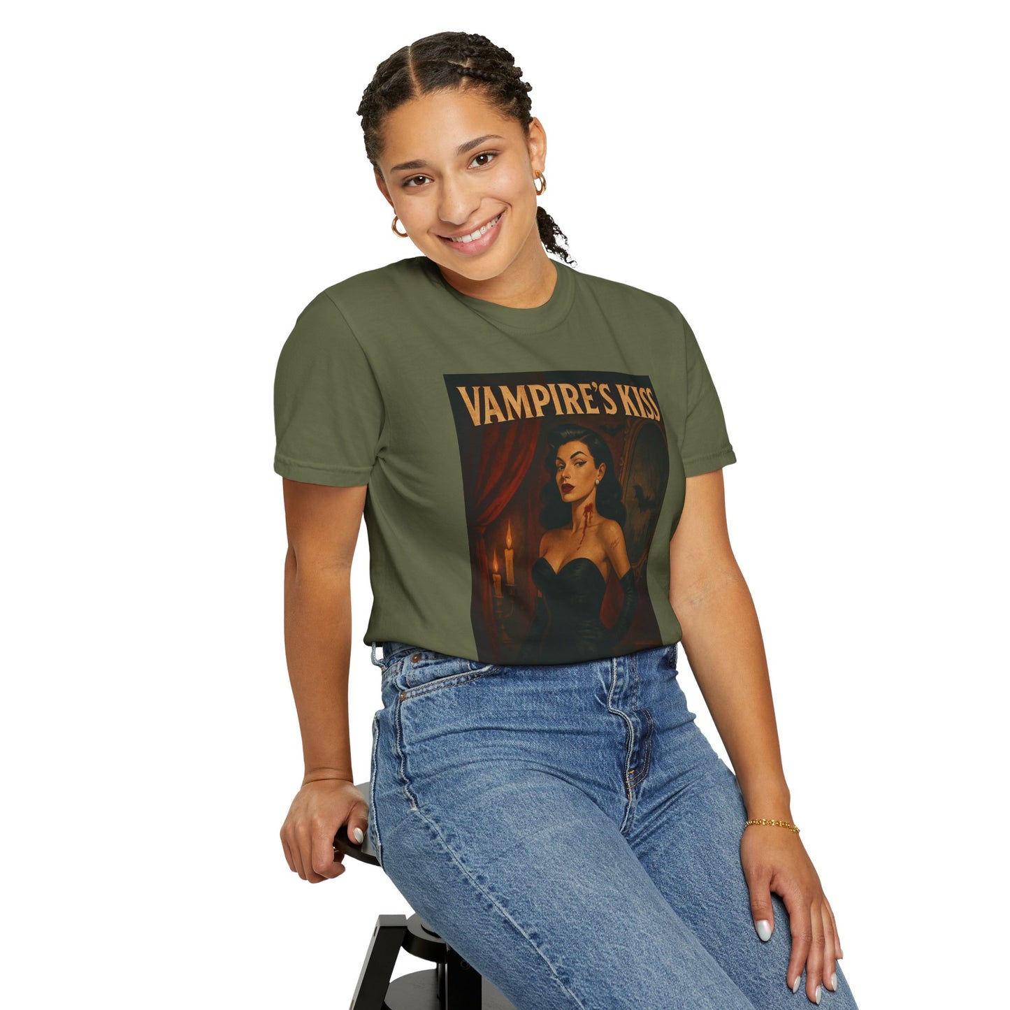 Vampire’s Kiss Halloween Unisex T-Shirt – Retro Vintage Vampire Graphic Tee, Spooky Horror Unisex Top, Gothic Scary Season Shirt - Madame Soulière