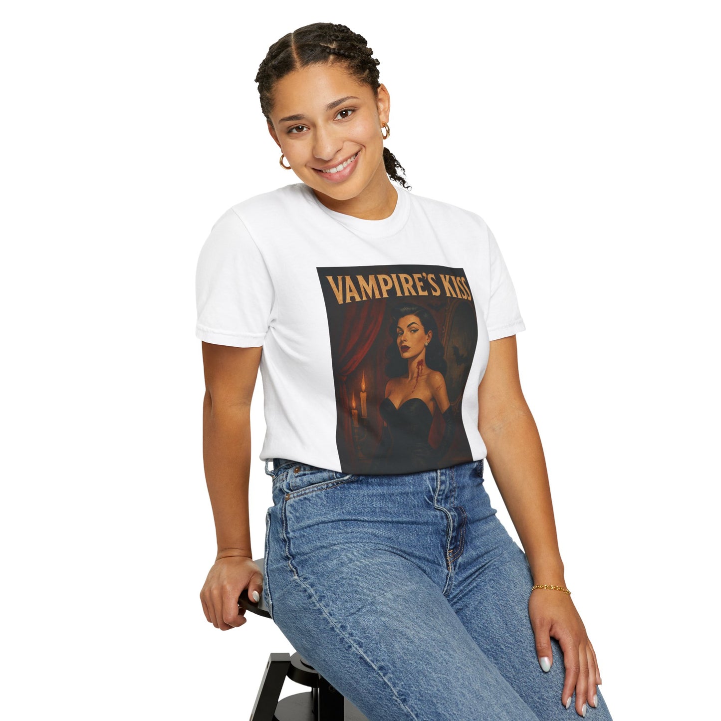 Vampire’s Kiss Halloween Unisex T-Shirt – Retro Vintage Vampire Graphic Tee, Spooky Horror Unisex Top, Gothic Scary Season Shirt - Madame Soulière