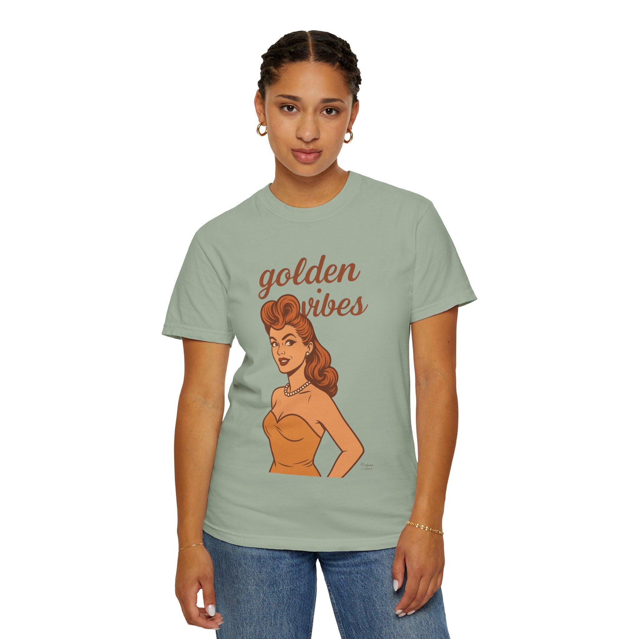 Golden Vibes – Retro Pin-Up Vintage T-Shirt