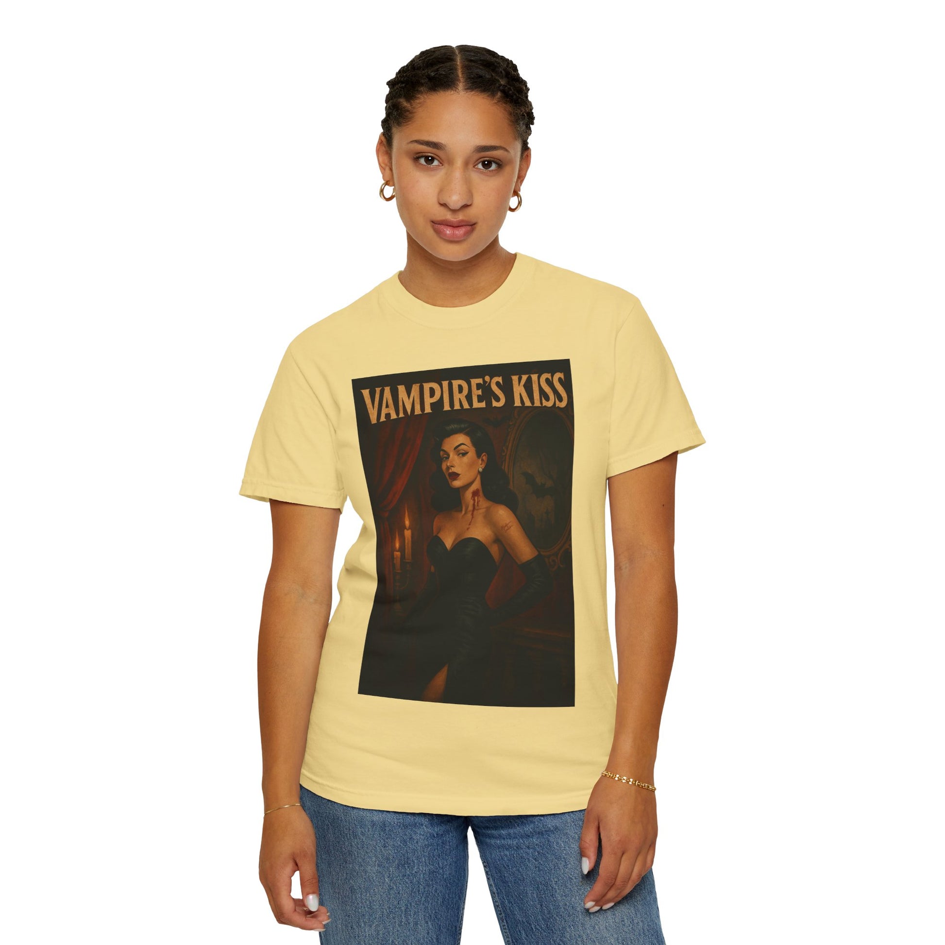 Vampire’s Kiss Halloween Unisex T-Shirt – Retro Vintage Vampire Graphic Tee, Spooky Horror Unisex Top, Gothic Scary Season Shirt - Madame Soulière