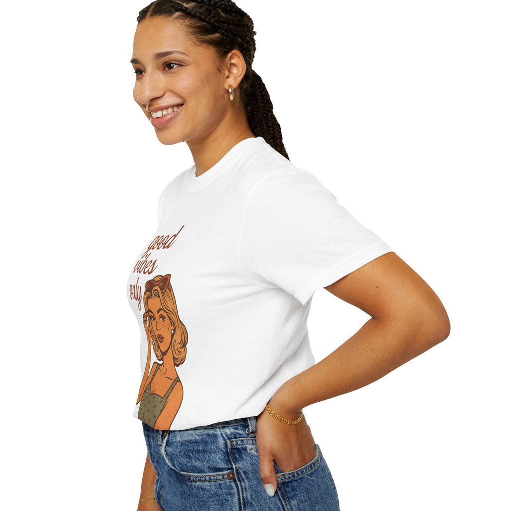 Good Vibes Only – Retro Pin-Up Vintage T-Shirt
