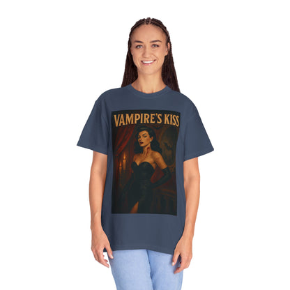 Vampire’s Kiss Halloween Unisex T-Shirt – Retro Vintage Vampire Graphic Tee, Spooky Horror Unisex Top, Gothic Scary Season Shirt - Madame Soulière