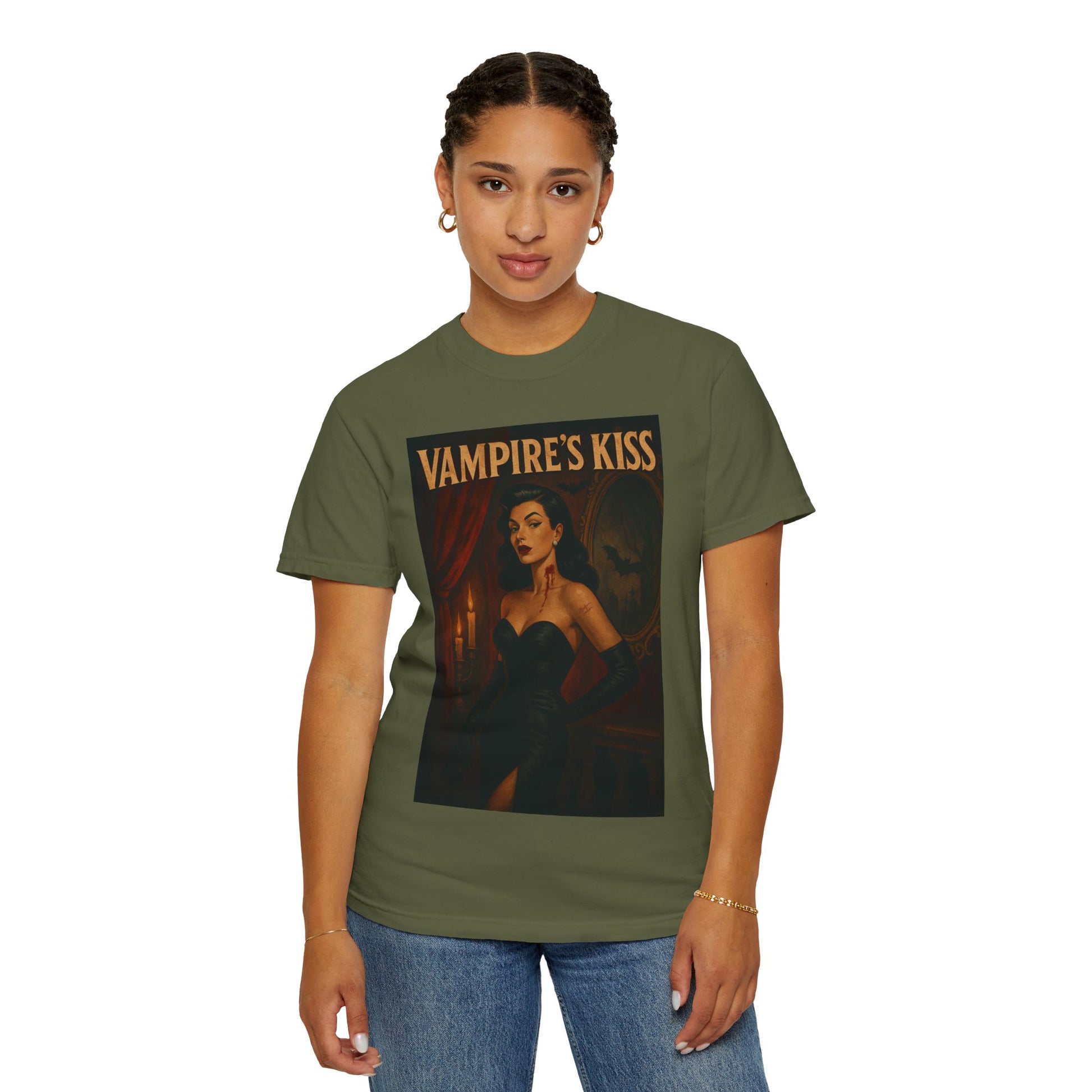 Vampire’s Kiss Halloween Unisex T-Shirt – Retro Vintage Vampire Graphic Tee, Spooky Horror Unisex Top, Gothic Scary Season Shirt - Madame Soulière