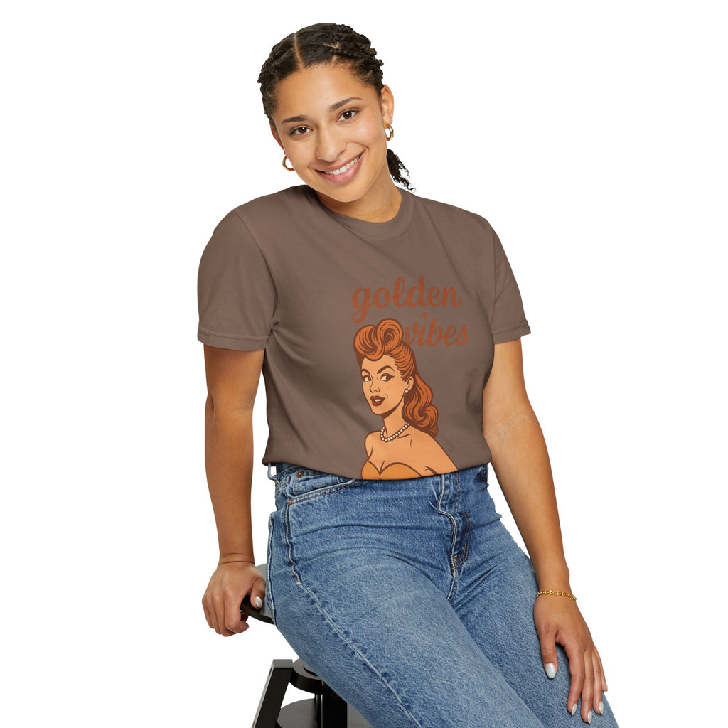 Golden Vibes – Retro Pin-Up Vintage T-Shirt