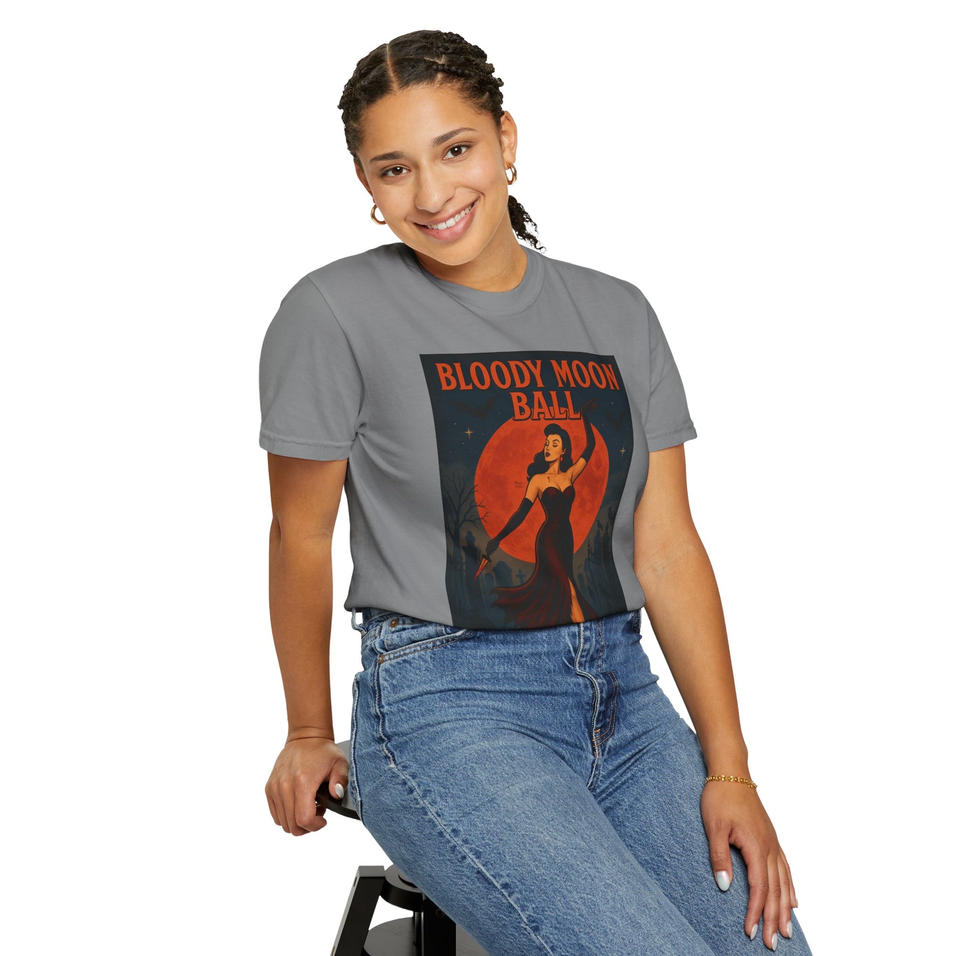 Bloody Moon Halloween Unisex T-Shirt – Vampire Retro Graphic Tee, Vintage Horror Spooky Top, Scary Season Shirt - Madame Soulière