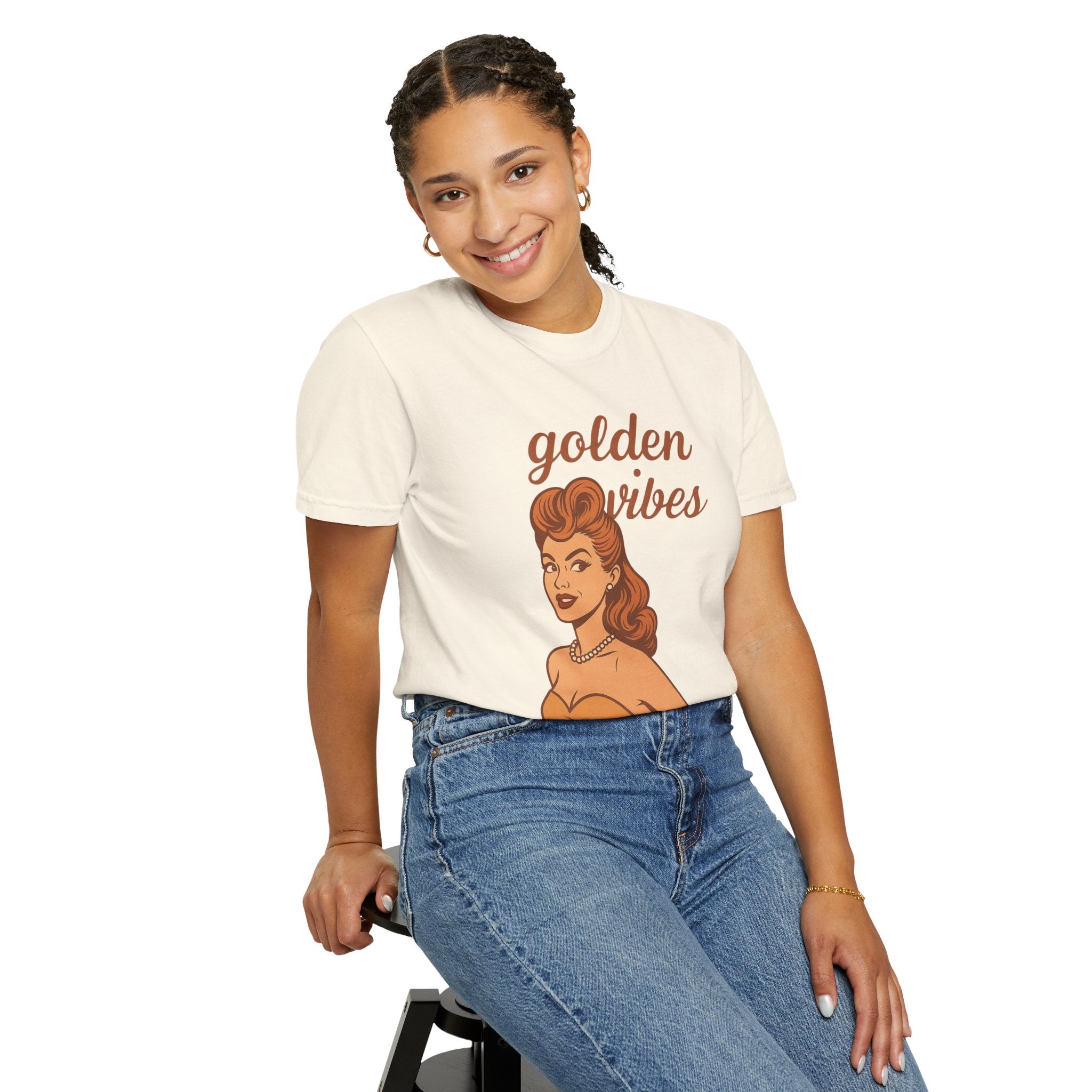 Golden Vibes – Retro Pin-Up Vintage T-Shirt