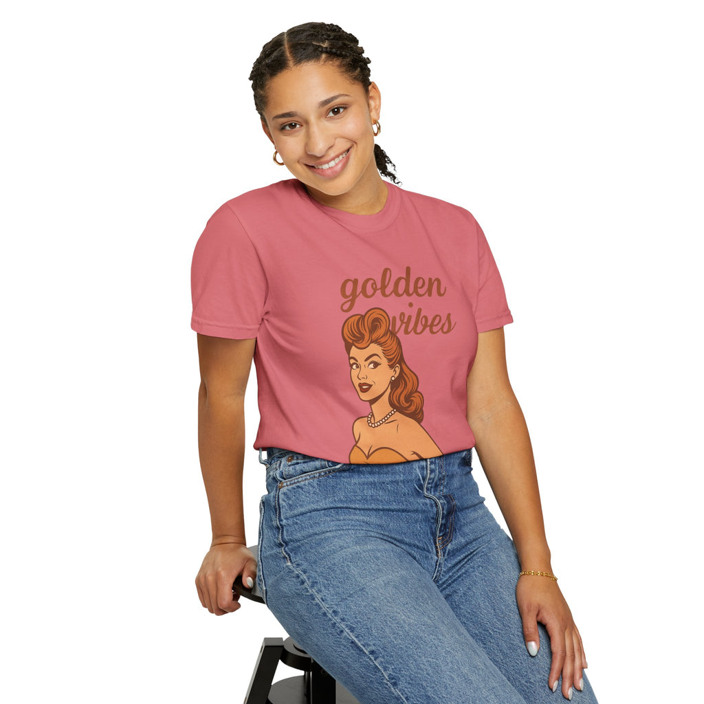 Golden Vibes – Retro Pin-Up Vintage T-Shirt