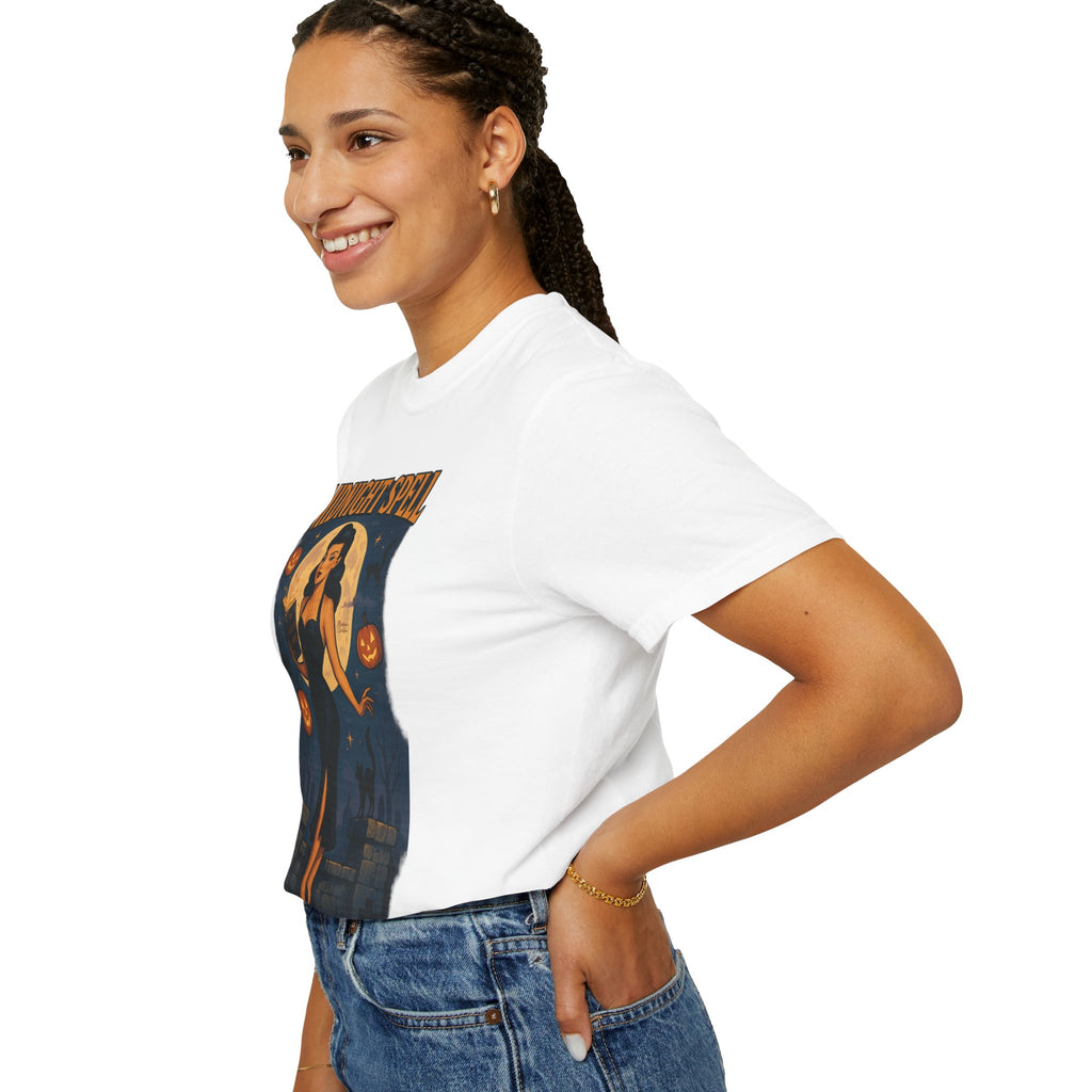 Midnight Spell – Retro Pin-Up Witch Unisex Halloween T-Shirt