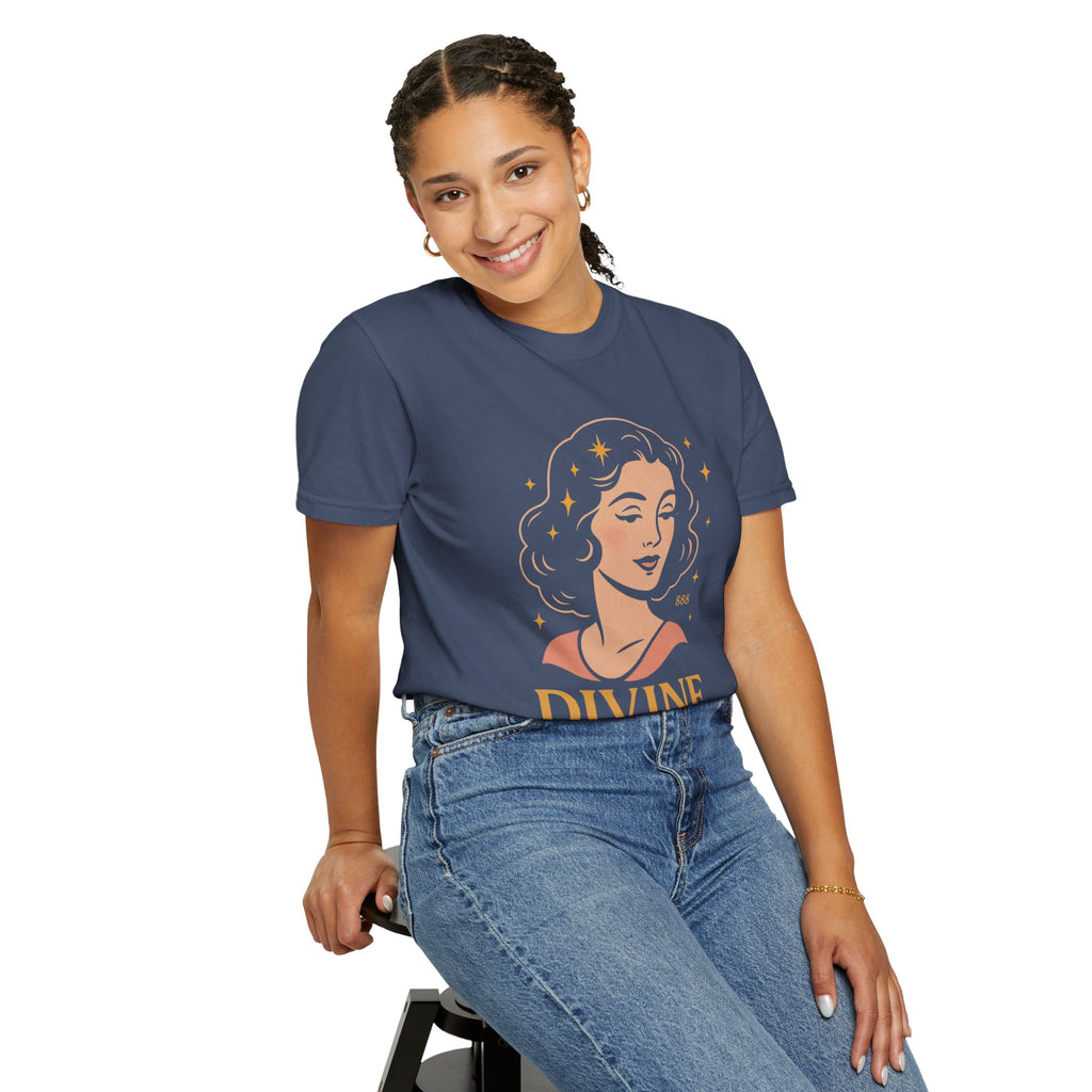 Divine Darling – Retro Pin-Up Vintage T-Shirt