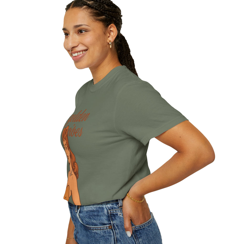 Golden Vibes – Retro Pin-Up Vintage T-Shirt