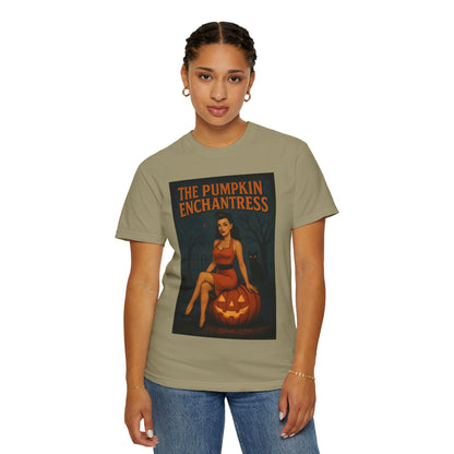 The Pumpkin Enchantress Halloween Unisex T-Shirt – Retro Witch Graphic Tee, Vintage Pumpkin Horror Top, Spooky Unisex Scary Season Shirt - Madame Soulière