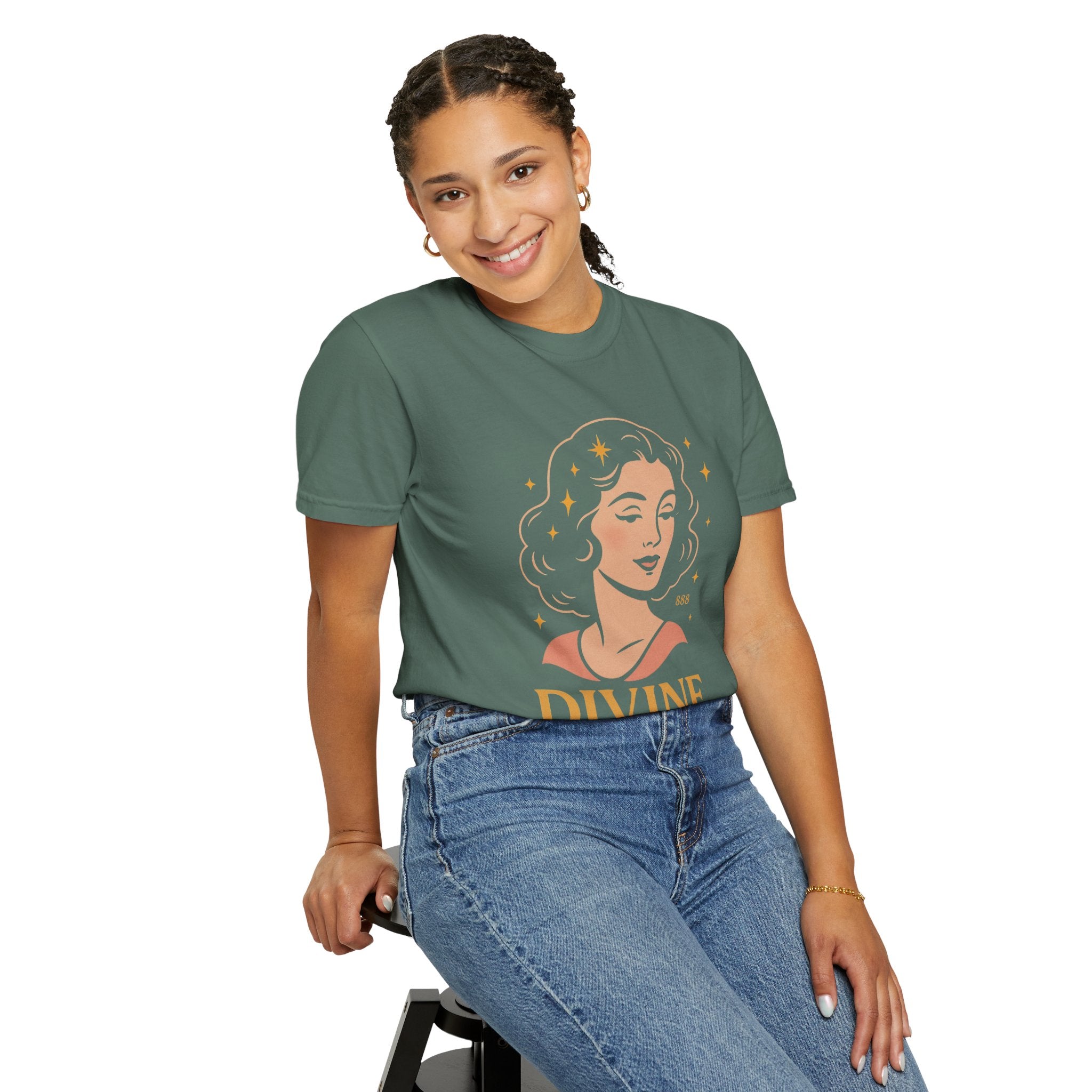 Divine Darling – Retro Pin-Up Vintage T-Shirt