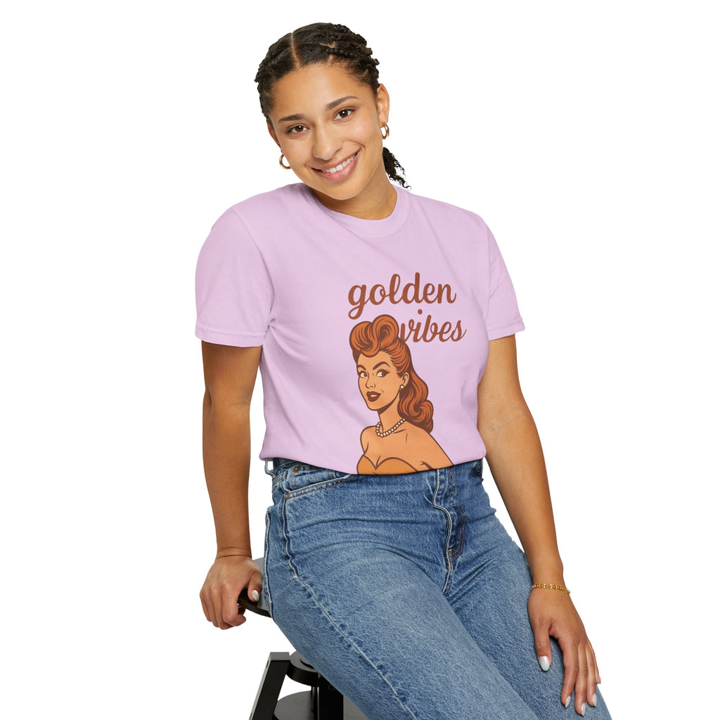 Golden Vibes – Retro Pin-Up Vintage T-Shirt