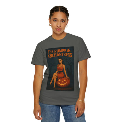 The Pumpkin Enchantress Halloween Unisex T-Shirt – Retro Witch Graphic Tee, Vintage Pumpkin Horror Top, Spooky Unisex Scary Season Shirt - Madame Soulière