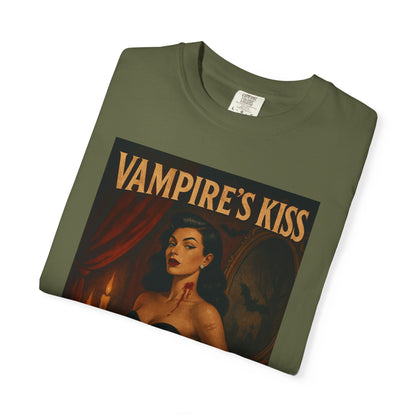 Vampire’s Kiss Halloween Unisex T-Shirt – Retro Vintage Vampire Graphic Tee, Spooky Horror Unisex Top, Gothic Scary Season Shirt - Madame Soulière