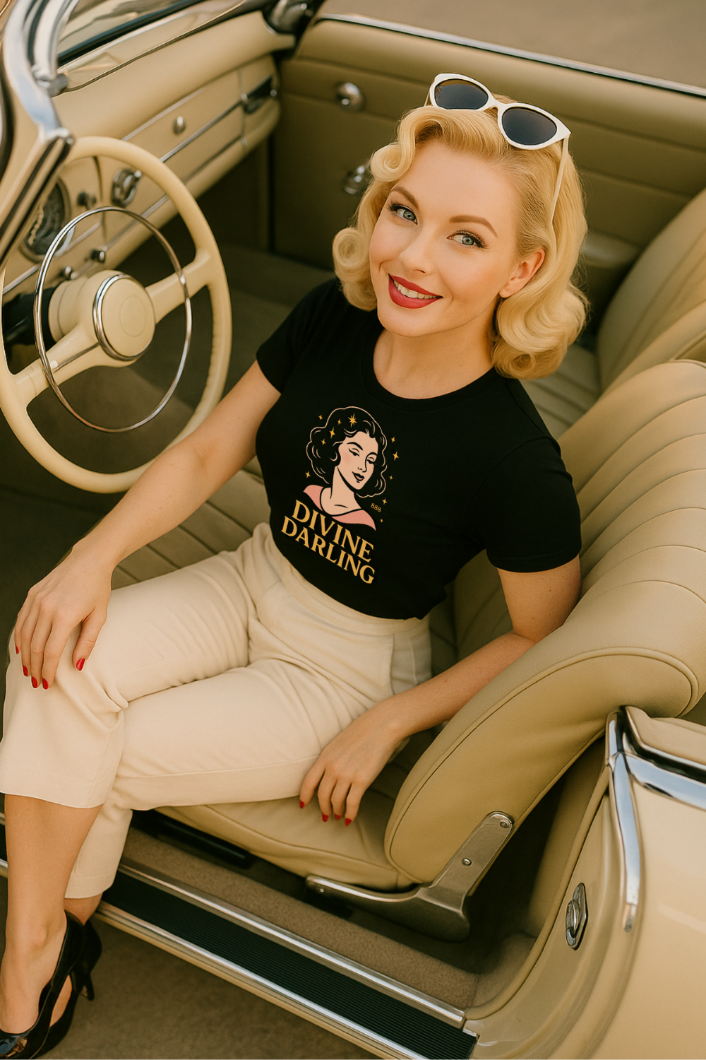 Divine Darling – Retro Pin-Up Vintage T-Shirt