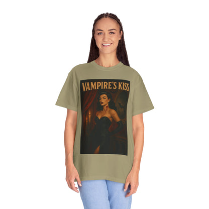 Vampire’s Kiss Halloween Unisex T-Shirt – Retro Vintage Vampire Graphic Tee, Spooky Horror Unisex Top, Gothic Scary Season Shirt - Madame Soulière