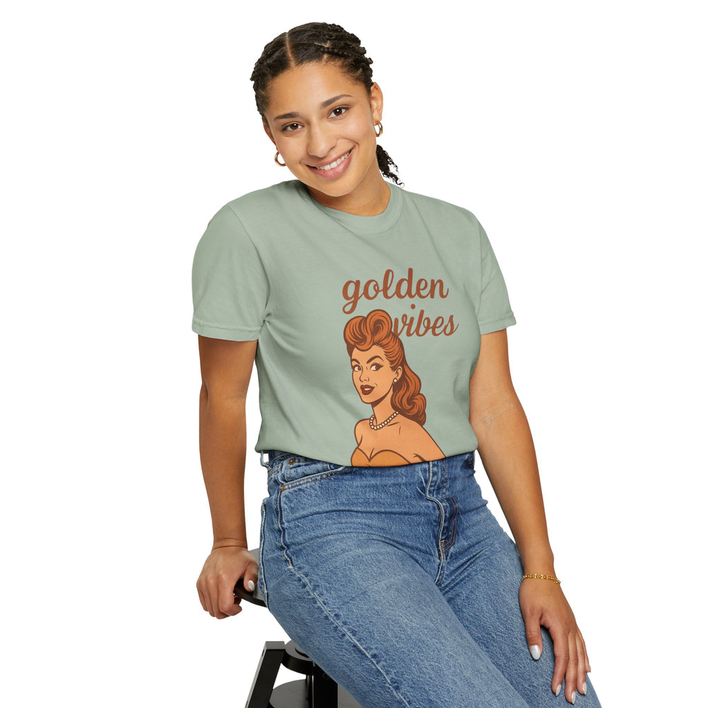 Golden Vibes – Retro Pin-Up Vintage T-Shirt