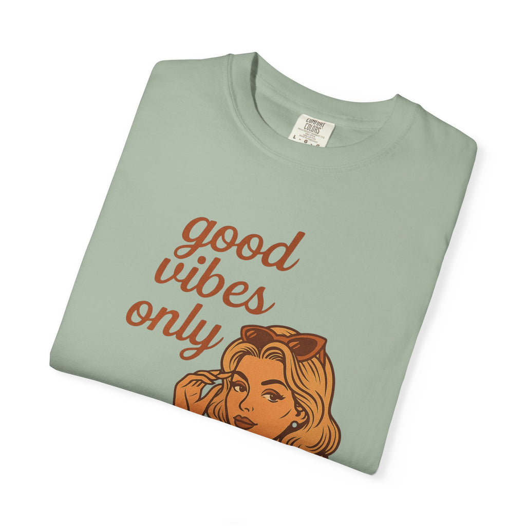 Good Vibes Only – Retro Pin-Up Vintage T-Shirt