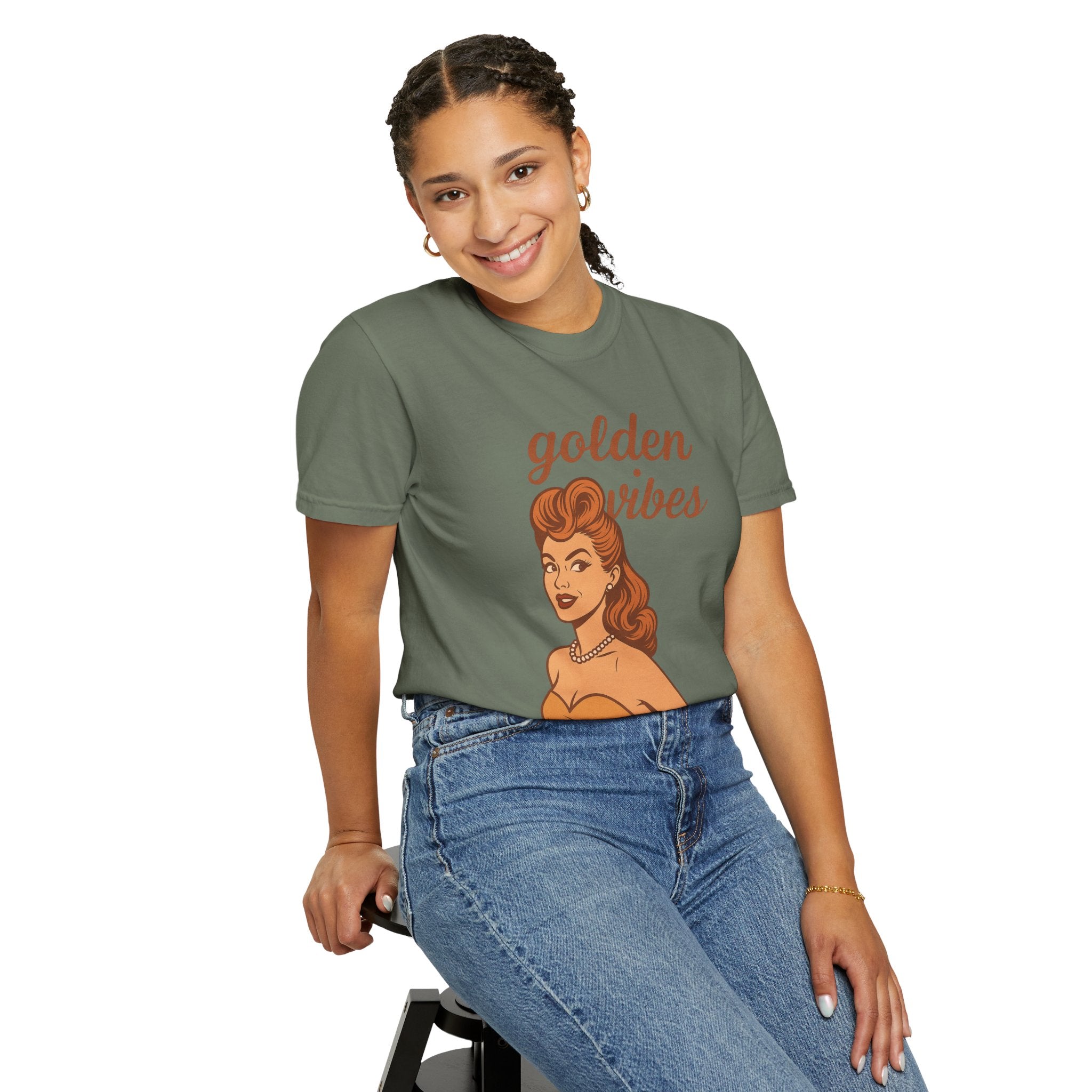 Golden Vibes – Retro Pin-Up Vintage T-Shirt