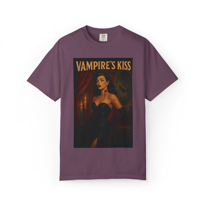 Vampire’s Kiss Halloween Unisex T-Shirt – Retro Vintage Vampire Graphic Tee, Spooky Horror Unisex Top, Gothic Scary Season Shirt - Madame Soulière