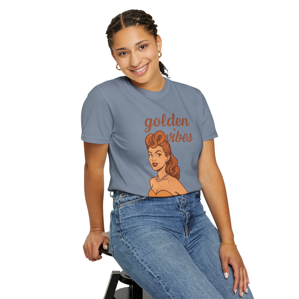 Golden Vibes – Retro Pin-Up Vintage T-Shirt