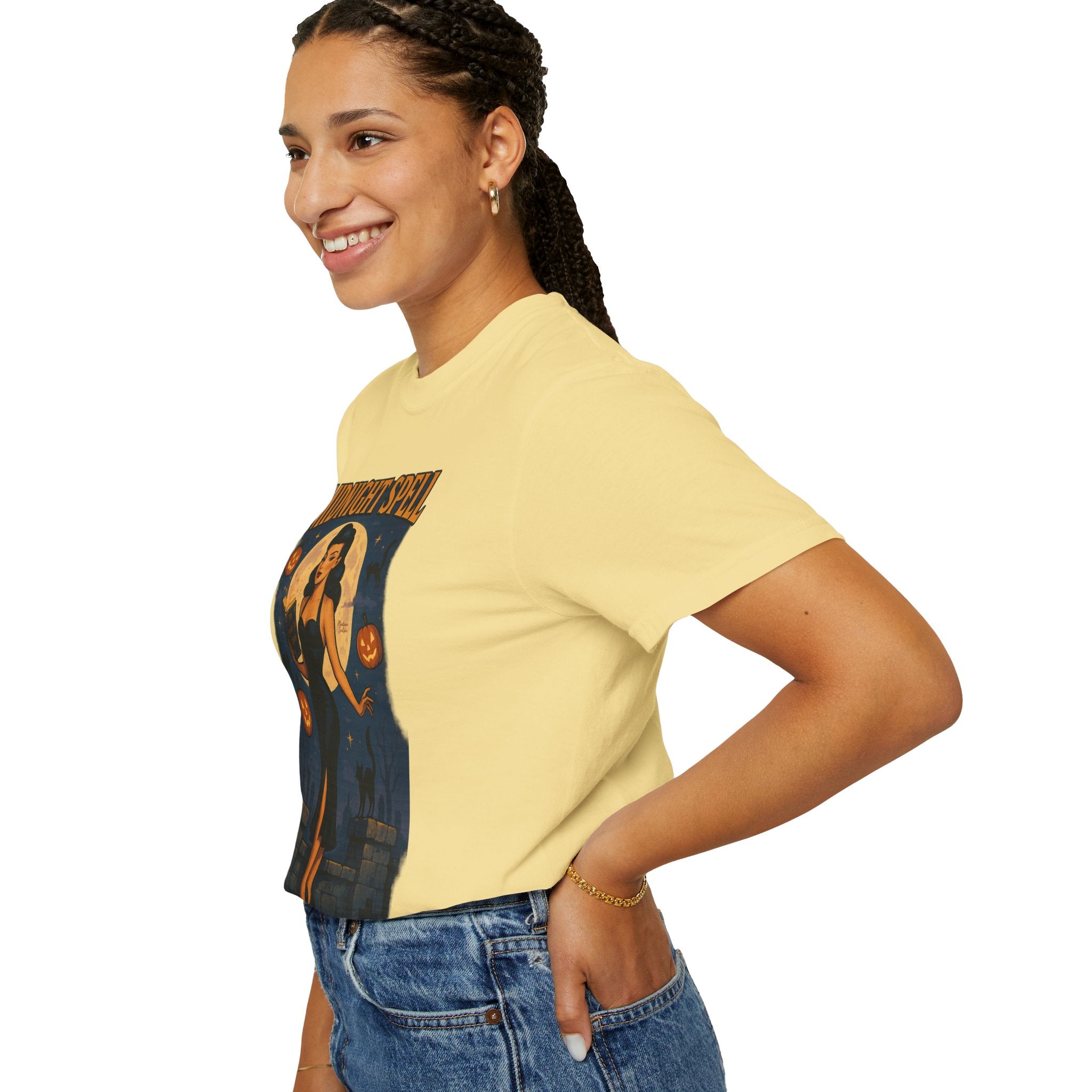 Midnight Spell – Retro Pin-Up Witch Unisex Halloween T-Shirt