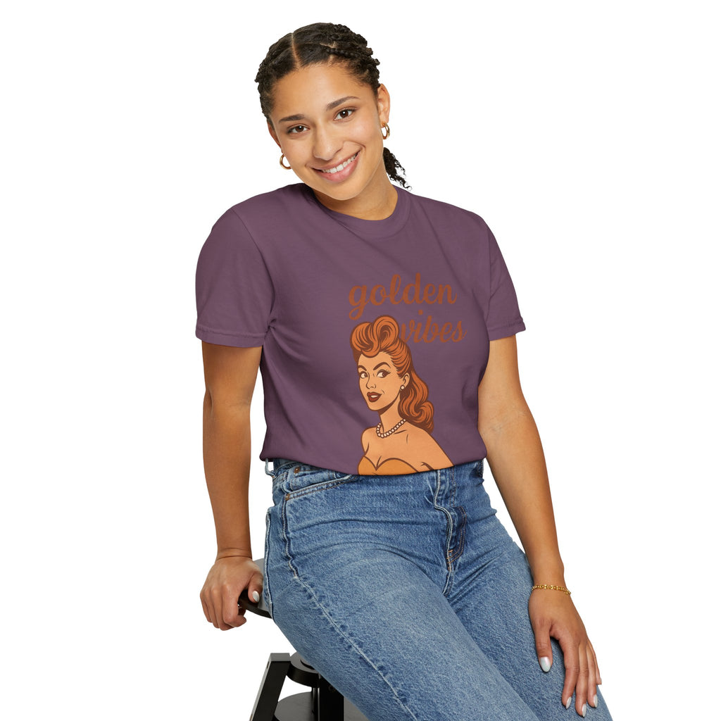 Golden Vibes – Retro Pin-Up Vintage T-Shirt