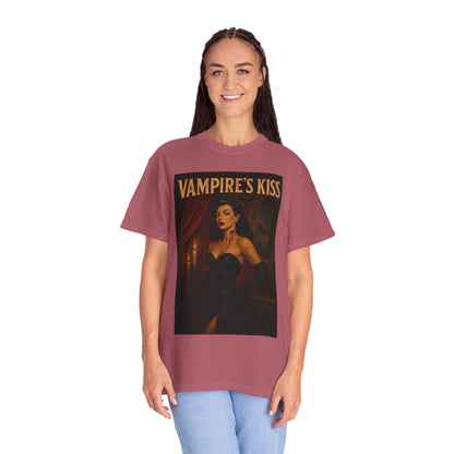 Vampire’s Kiss Halloween Unisex T-Shirt – Retro Vintage Vampire Graphic Tee, Spooky Horror Unisex Top, Gothic Scary Season Shirt - Madame Soulière