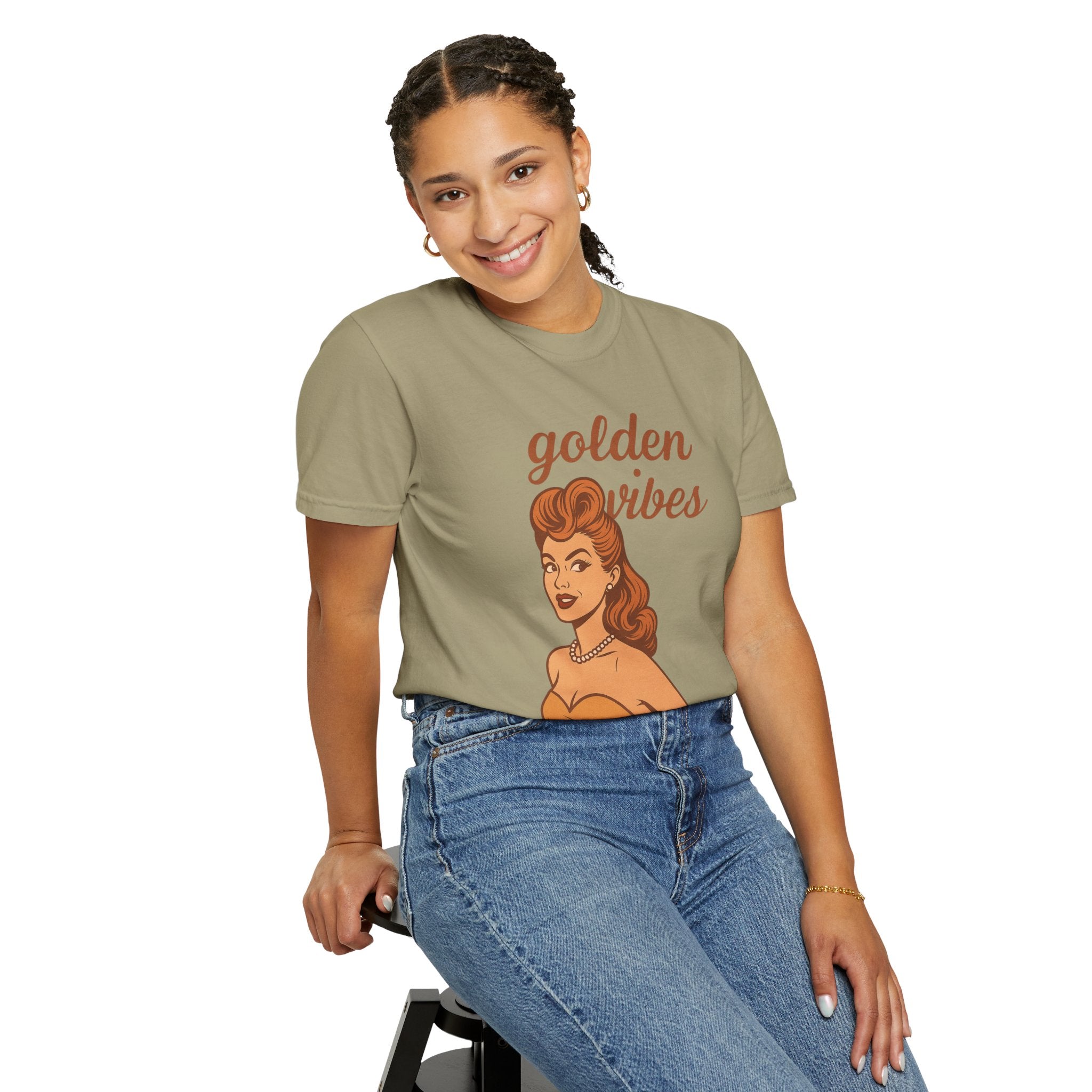 Golden Vibes – Retro Pin-Up Vintage T-Shirt