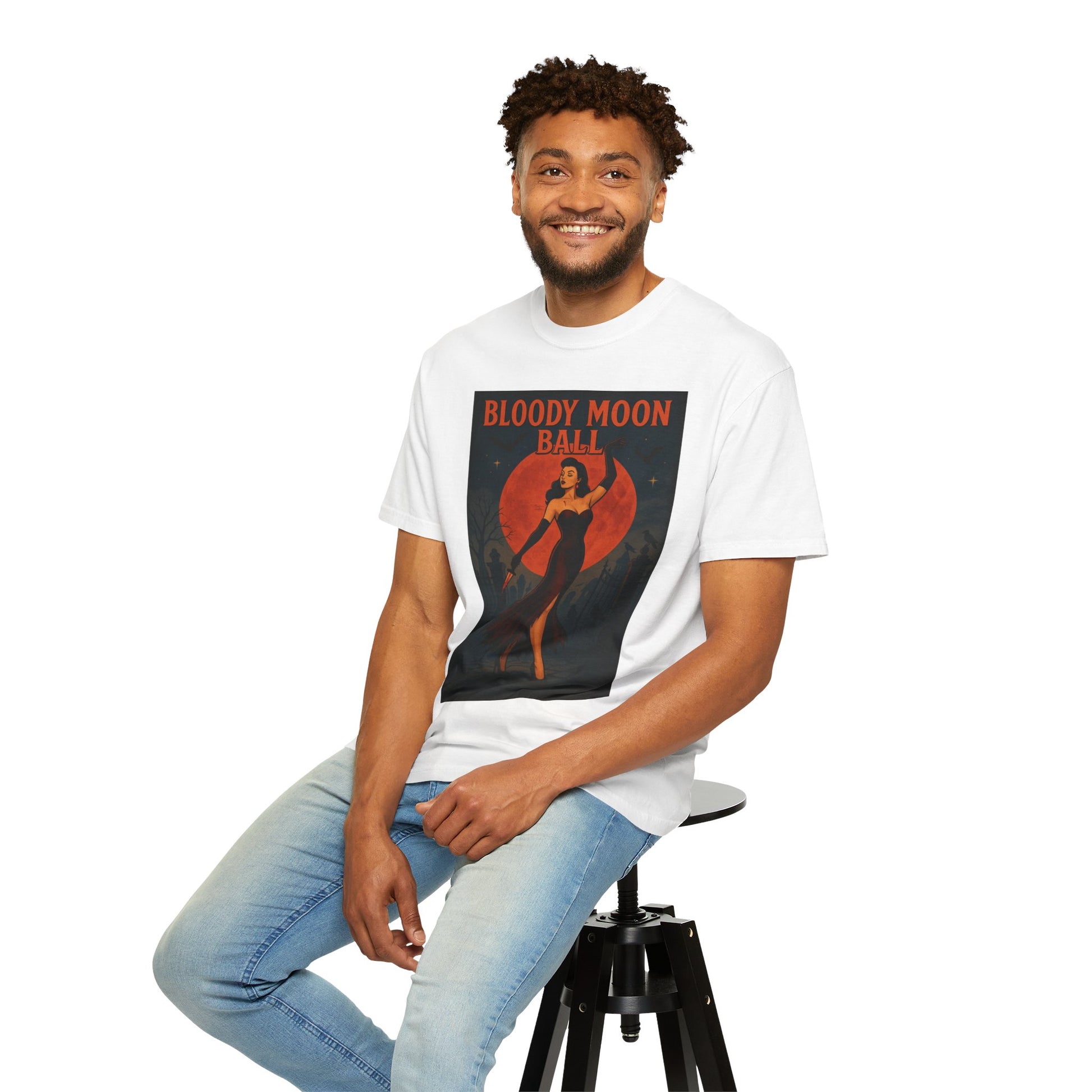 Bloody Moon Halloween Unisex T-Shirt – Vampire Retro Graphic Tee, Vintage Horror Spooky Top, Scary Season Shirt - Madame Soulière