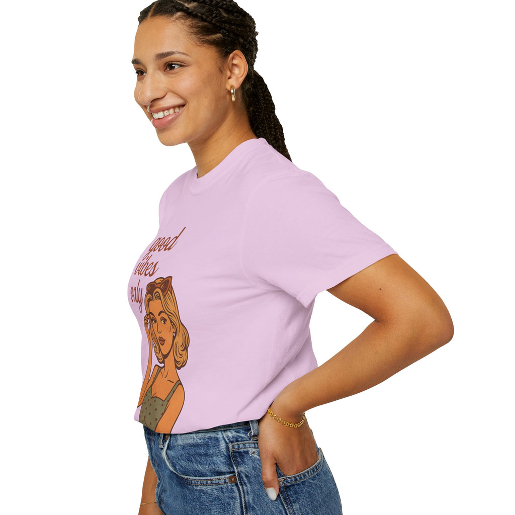Good Vibes Only – Retro Pin-Up Vintage T-Shirt