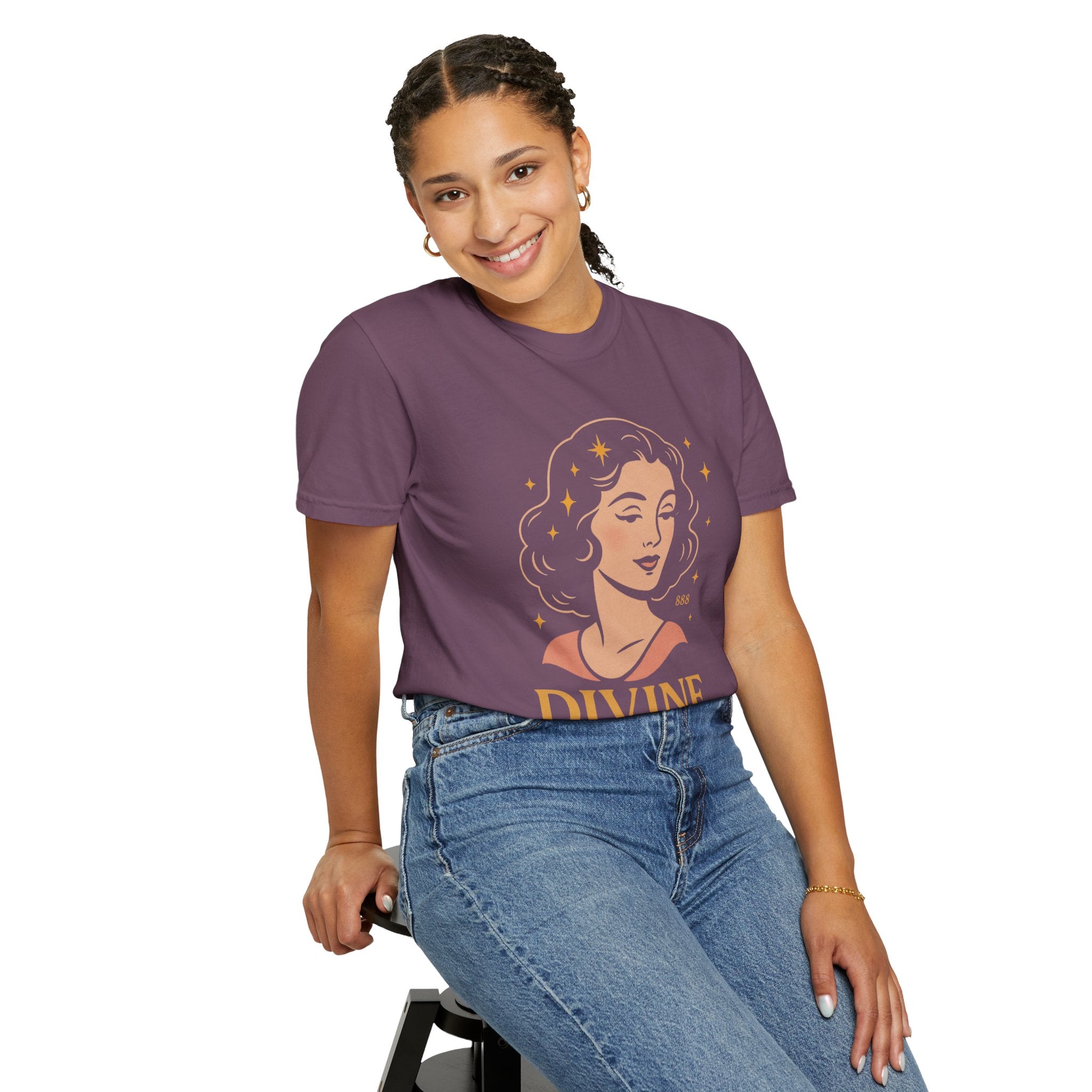 Divine Darling – Retro Pin-Up Vintage T-Shirt