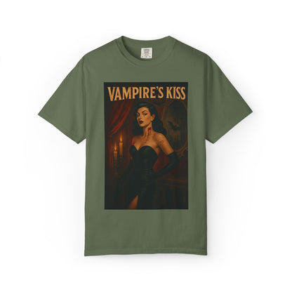 Vampire’s Kiss Halloween Unisex T-Shirt – Retro Vintage Vampire Graphic Tee, Spooky Horror Unisex Top, Gothic Scary Season Shirt - Madame Soulière