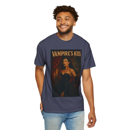 Vampire’s Kiss Halloween Unisex T-Shirt – Retro Vintage Vampire Graphic Tee, Spooky Horror Unisex Top, Gothic Scary Season Shirt - Madame Soulière