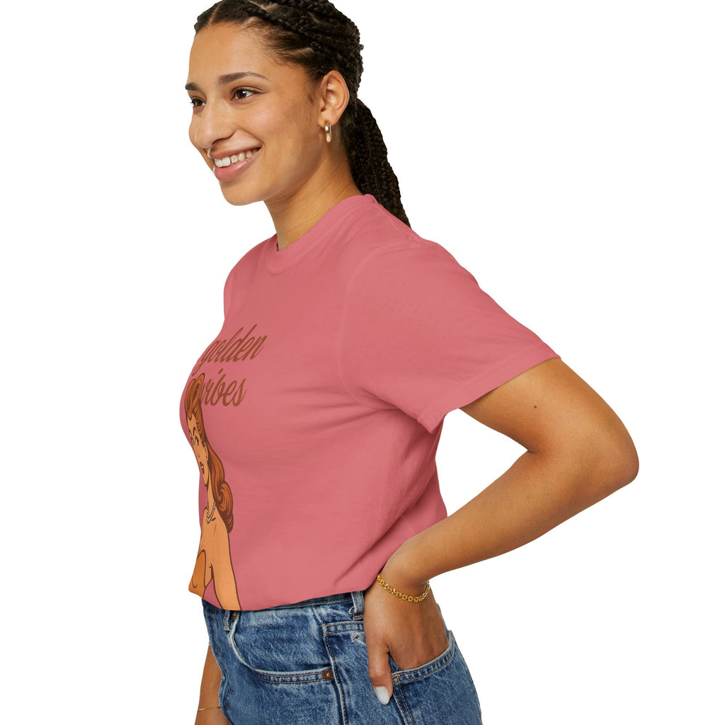 Golden Vibes – Retro Pin-Up Vintage T-Shirt