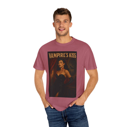 Vampire’s Kiss Halloween Unisex T-Shirt – Retro Vintage Vampire Graphic Tee, Spooky Horror Unisex Top, Gothic Scary Season Shirt - Madame Soulière